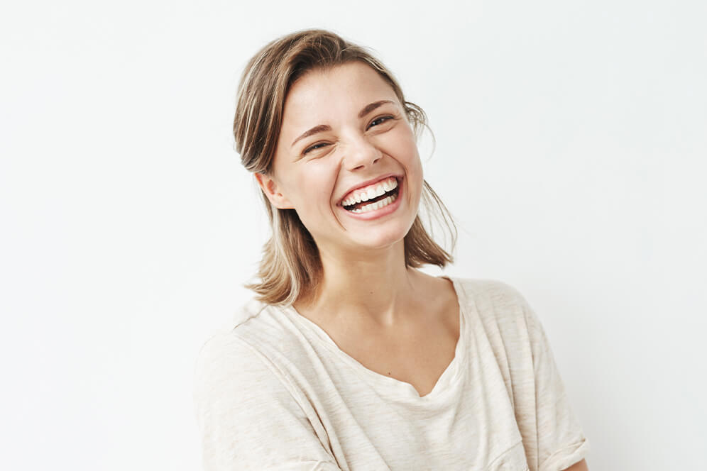 Kombinationtherapie Hamburg Junge Frau freut sich wieder lächeln zu können
